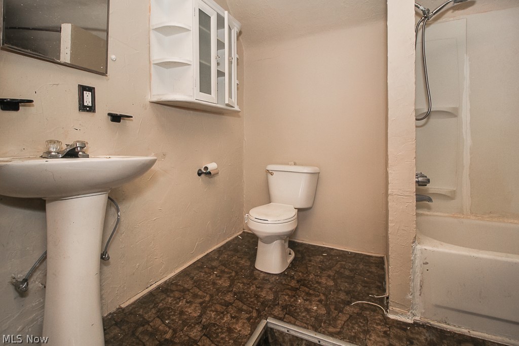 Halle - Residential Income