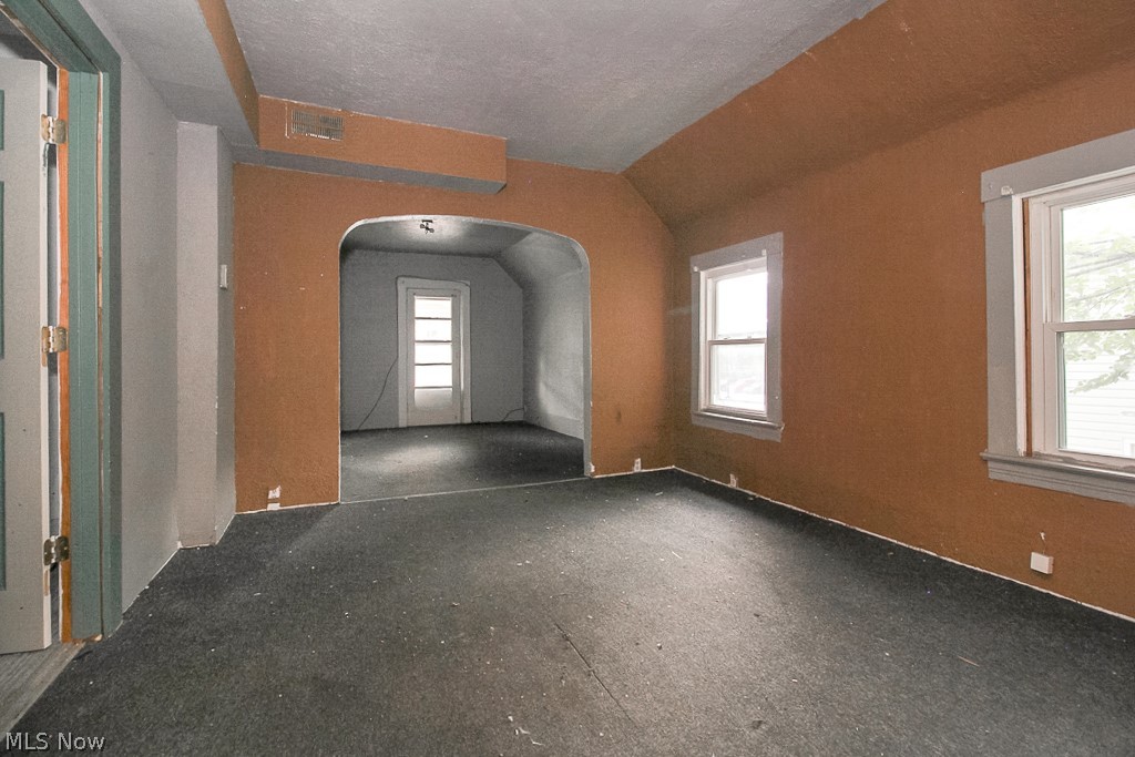 Halle - Residential Income