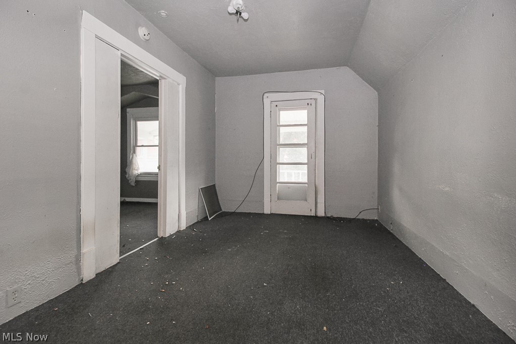 Halle - Residential Income