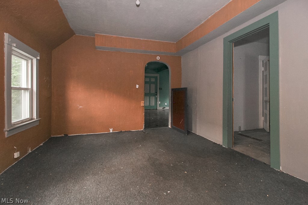 Halle - Residential Income