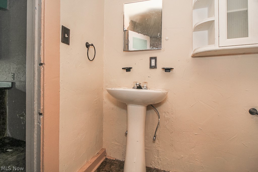 Halle - Residential Income