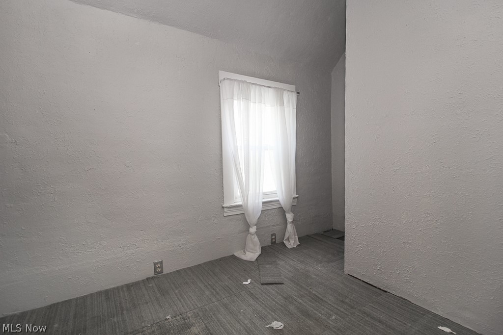 Halle - Residential Income