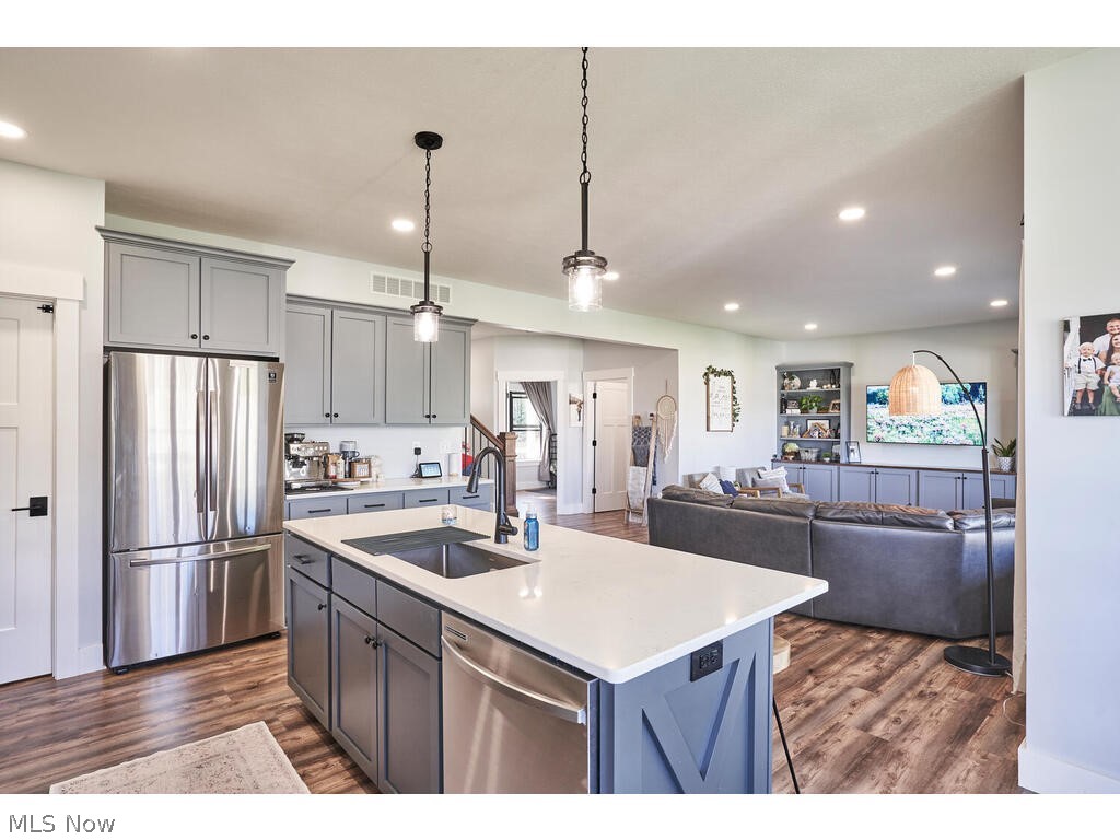 Country Knoll Estate - Residential