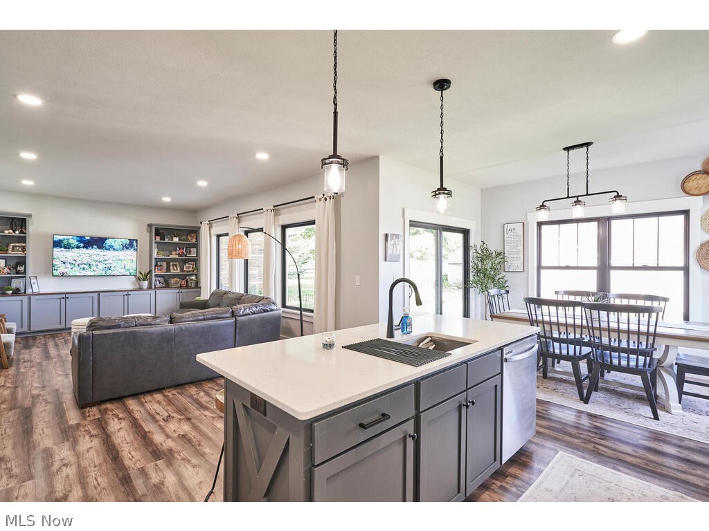 Country Knoll Estate - Residential