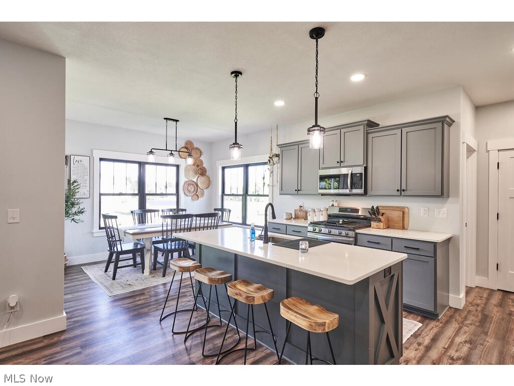 Country Knoll Estate - Residential