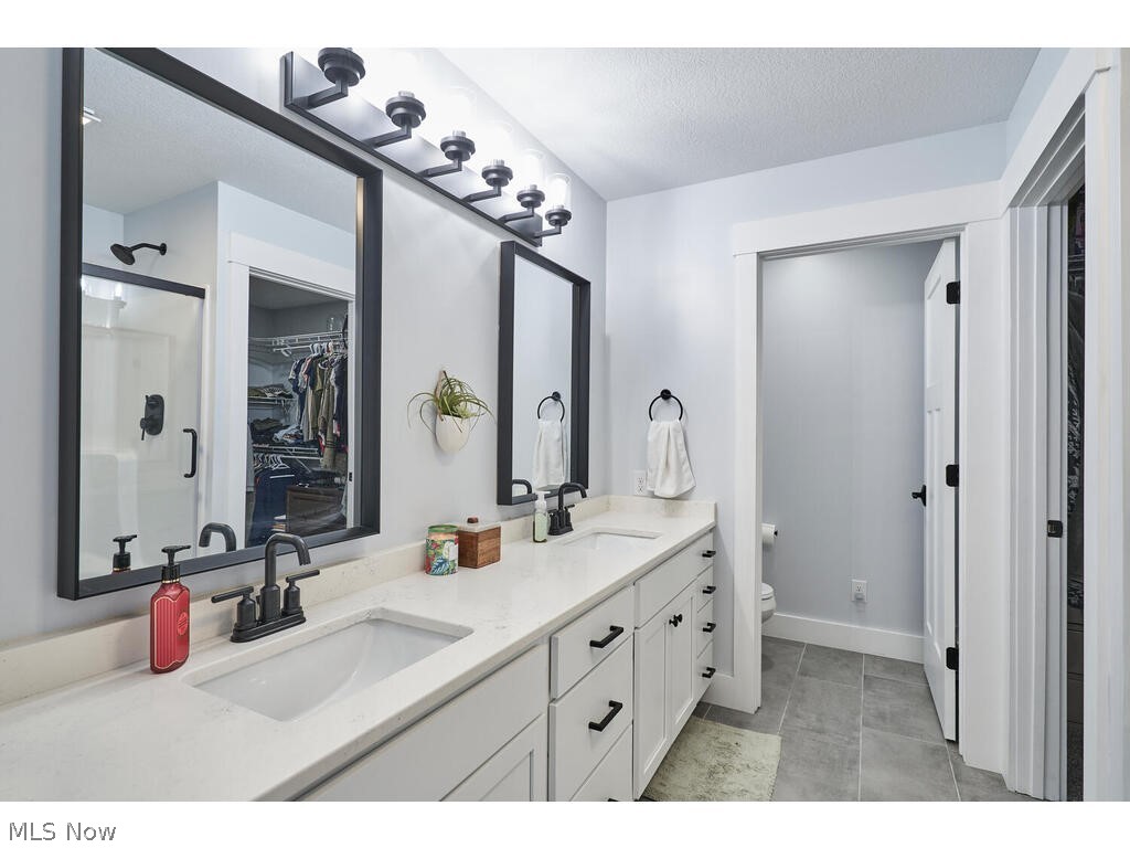 Country Knoll Estate - Residential