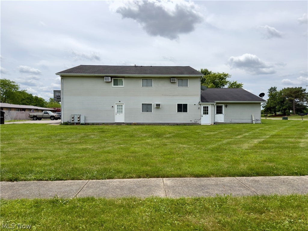 Photo of 229 Brunswick Drive, Elyria, OH 44035 (MLS # 5221657)