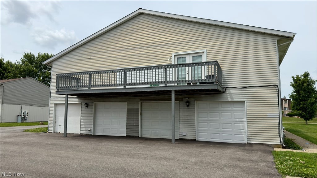 Photo of 229 Brunswick Drive, Elyria, OH 44035 (MLS # 5221657)