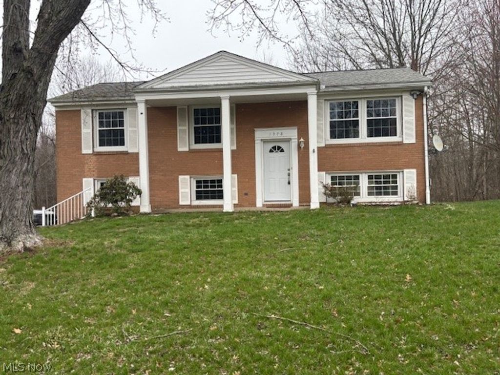 Photo of 1378 Devon Drive NW, North Canton, OH 44720 (MLS # 5195659)