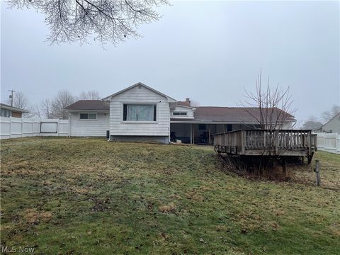 Tiny photo for 462 13th Street, Campbell, OH 44405 (MLS # 5187994)