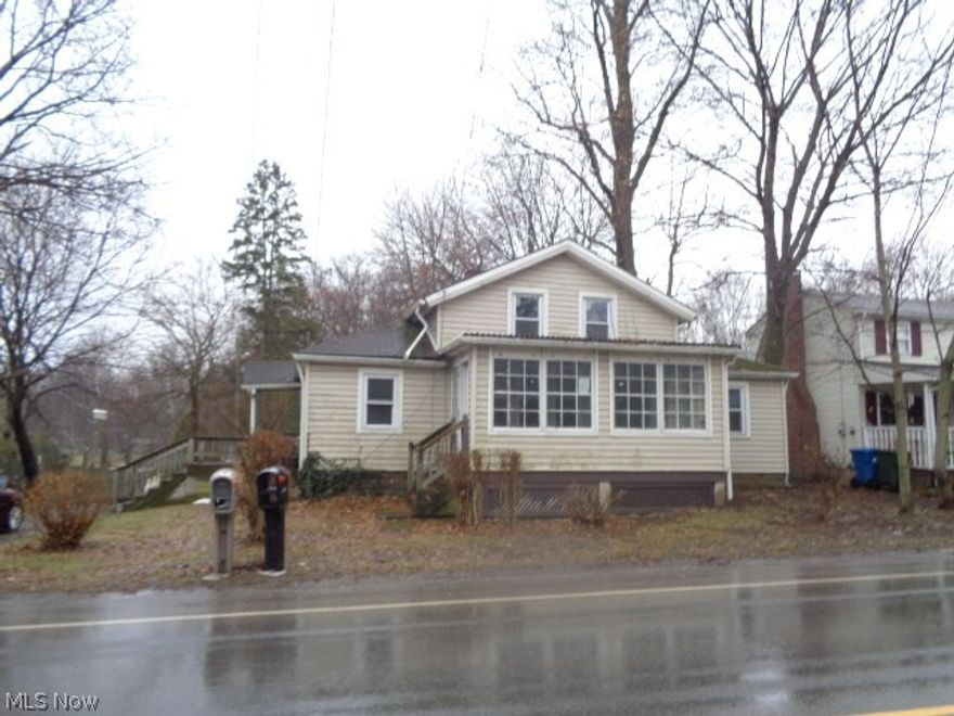 2 houses exist on 1 lot. Vinyl sided, farmhouse style homes one with basement with exterior access, one with crawl space. Lots of light in living rooms and plenty of storage. Properties are priced to sell as-is condition with no repairs from Seller. Lot with plenty of room to roam!  Creek behind the property..

MIDVIEW SCHOOLS