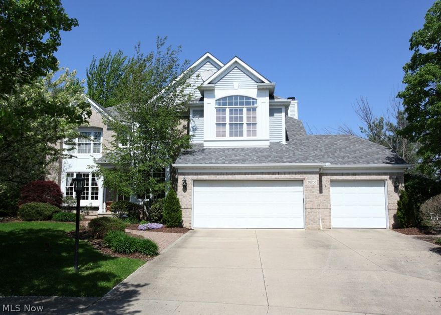 Former parade of homes model this Waterford brick front beauty is situated on a premier cul-de-sac wooded walk out lower level. Dramatic two story foyer and staircase, beautiful stone fireplace, open kitchen with upgraded appliances and granite countertops. Deluxe master suite with completely renovated master bath with soaking tub standup shower. Three additional bedrooms and two full baths on the 2nd level. Full finished walk out lower level with plenty of entertainment space. Great home and great value!!