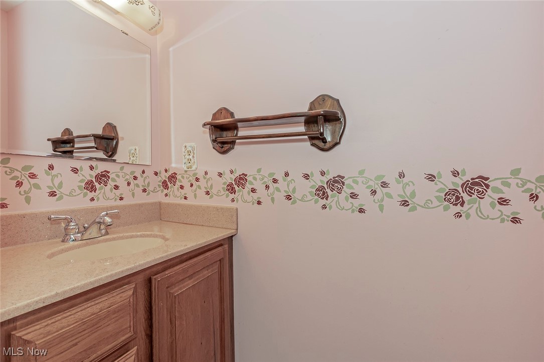 403 Riverdale Drive, Eastlake, Ohio image 16