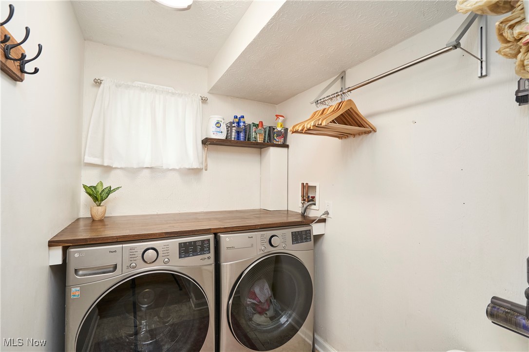 Akron, Ohio 44333, United States, 4 Bedrooms Bedrooms, ,3 BathroomsBathrooms,Residential,Pending,203741