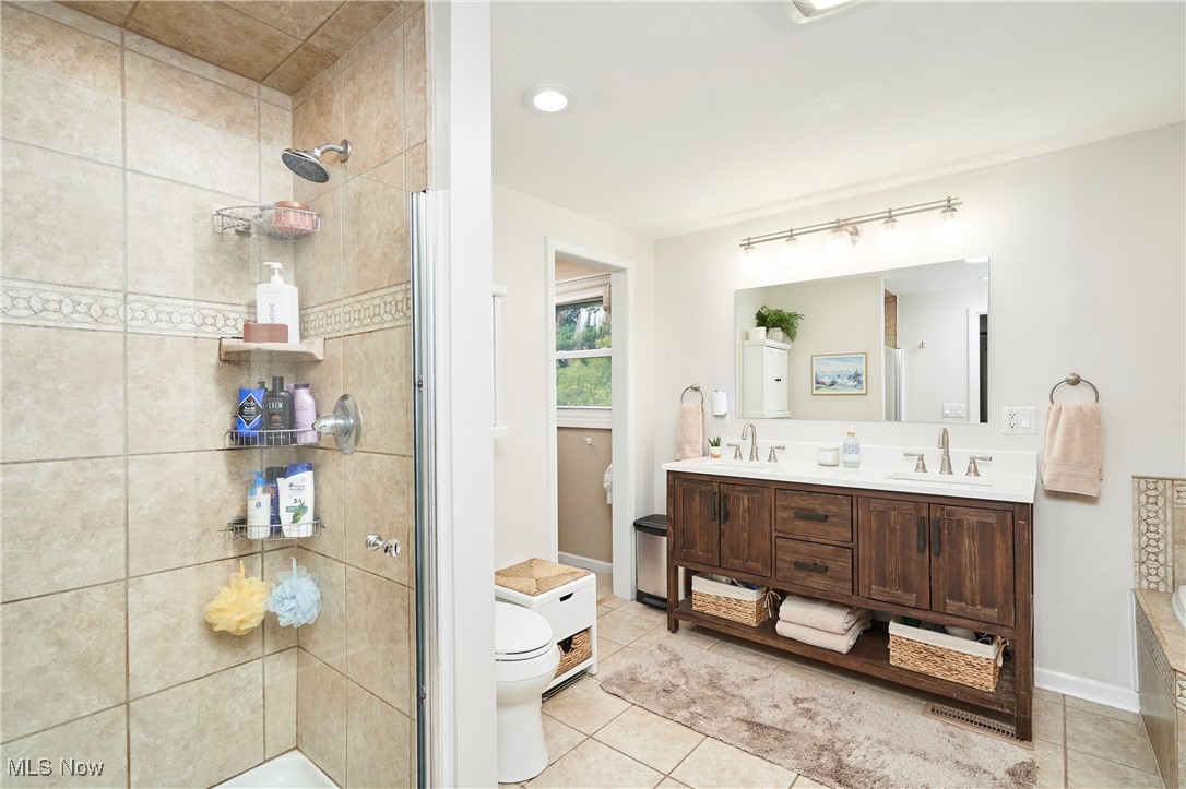 Akron, Ohio 44333, United States, 4 Bedrooms Bedrooms, ,3 BathroomsBathrooms,Residential,Pending,203741