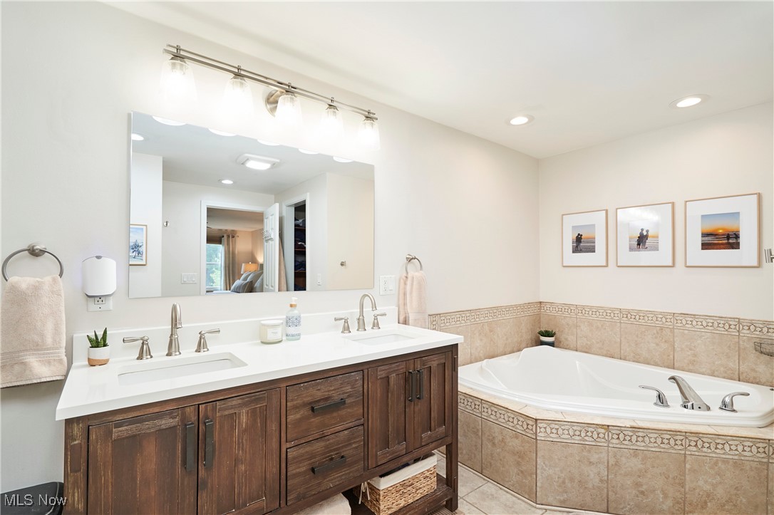 Akron, Ohio 44333, United States, 4 Bedrooms Bedrooms, ,3 BathroomsBathrooms,Residential,Pending,203741