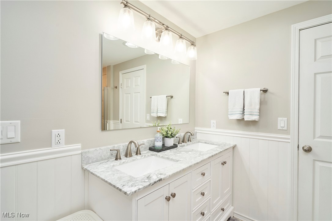 Akron, Ohio 44333, United States, 4 Bedrooms Bedrooms, ,3 BathroomsBathrooms,Residential,Pending,203741