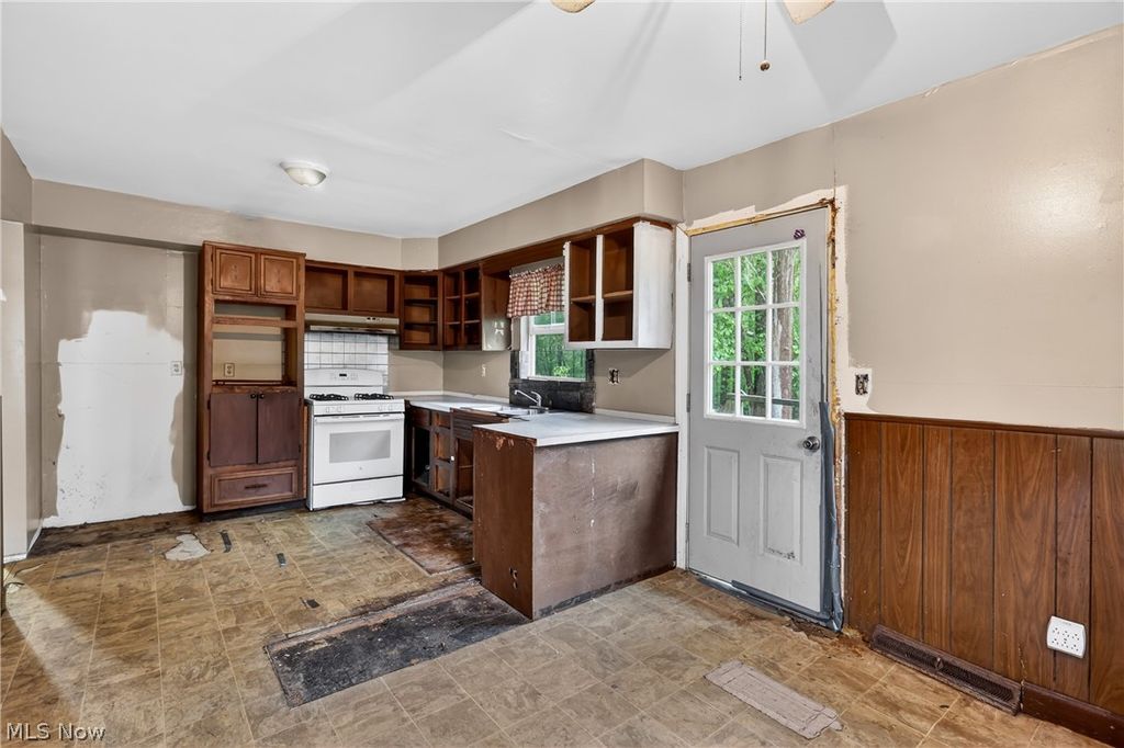 Photo of 2964 Williamsburg Street NW, Warren, OH 44485 (MLS # 5212796)