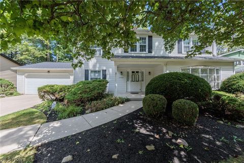 Photo of 33403 Cromwell Drive, Solon, OH 44139 (MLS # 5187418)