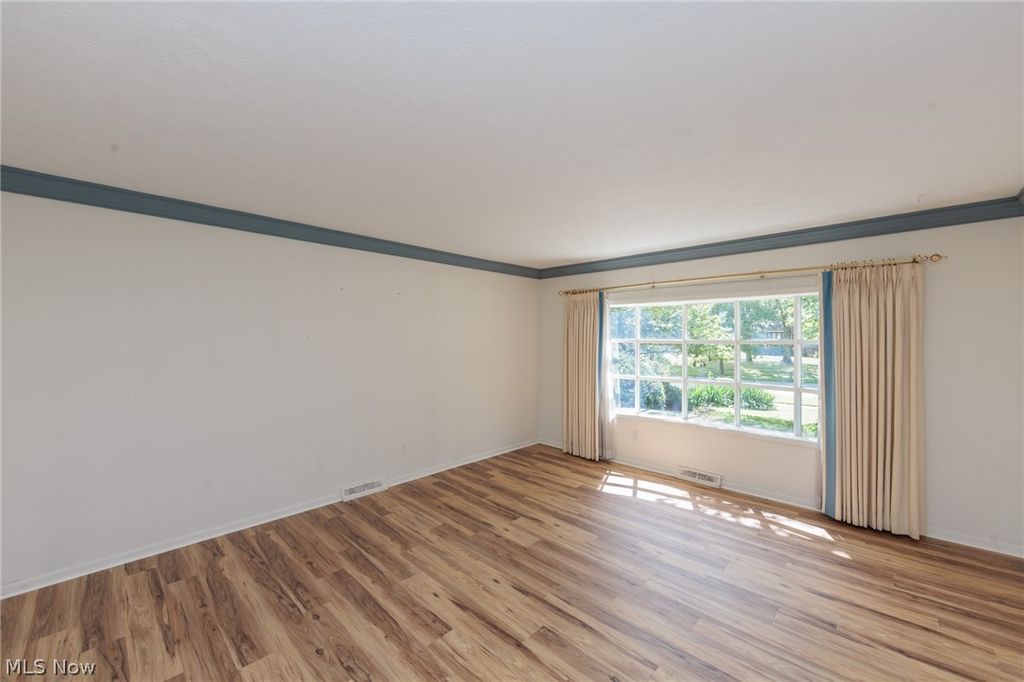 Photo of 33403 Cromwell Drive, Solon, OH 44139 (MLS # 5187418)