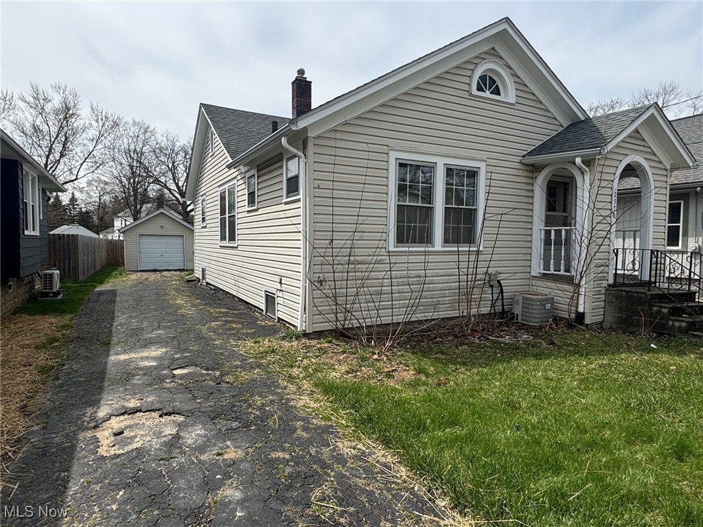 2370 Roth Drive, Cuyahoga Falls, Ohio image 2