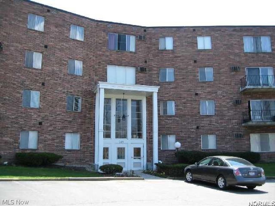Affordable/Nice Condo Suite in Home Town USA “Chagrin Falls”.  This suite is on the Fourth floor and is located near the elevator.
Offers a great view over River Run Park. All appliances are included, newer carpeting, fresh paint, new replacement windows
(coming soon) and located near the laundry room & storage locker. The Maintenance fee includes the following: basic
cable, heat, water, sewer, trash removal, building insurance, reserve fund, professional management, landscaping and
snow removal. Located just a short distance to downtown Chagrin Falls with it manty shops and restaurants