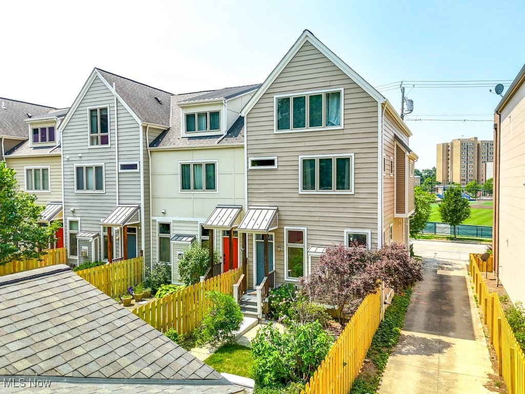 Residential Twnhse Dev/Wade Park - Residential Lease