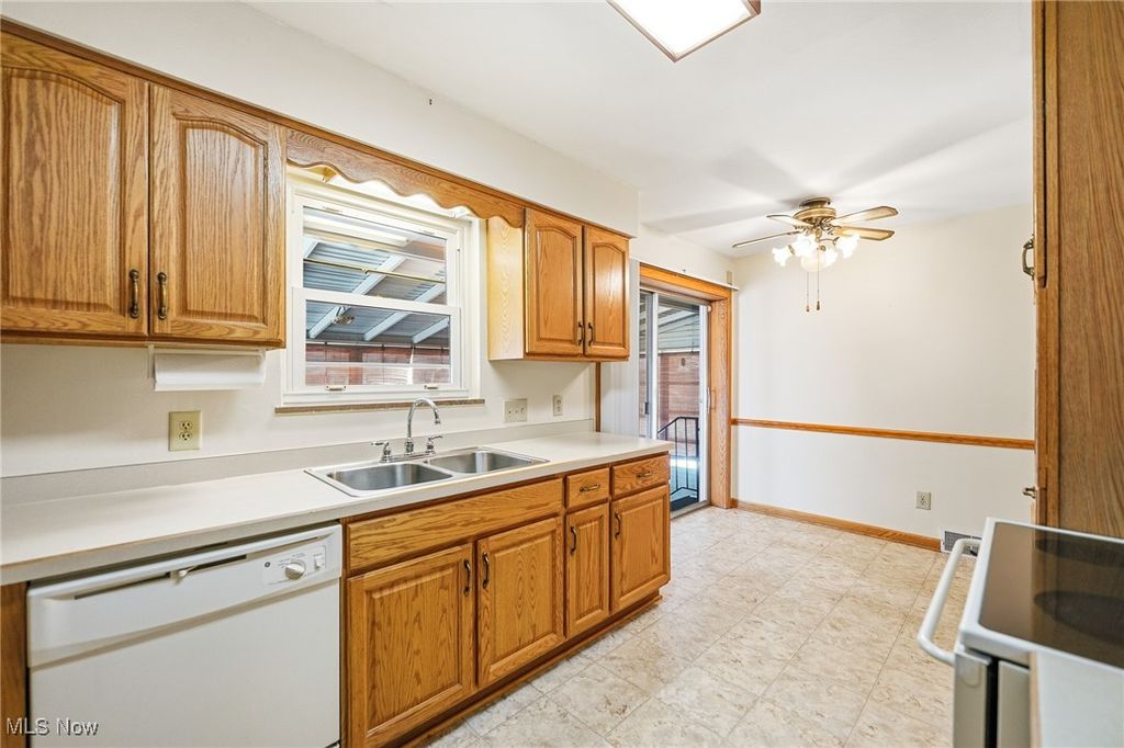 Photo of 591 Breetz Drive, Campbell, OH 44505 (MLS # 5182977)