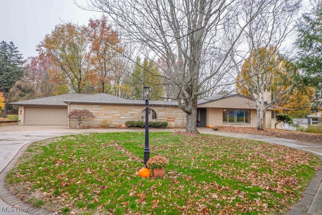 Photo of 3615 Mountview Avenue, Alliance, OH 44601 (MLS # 5183185)