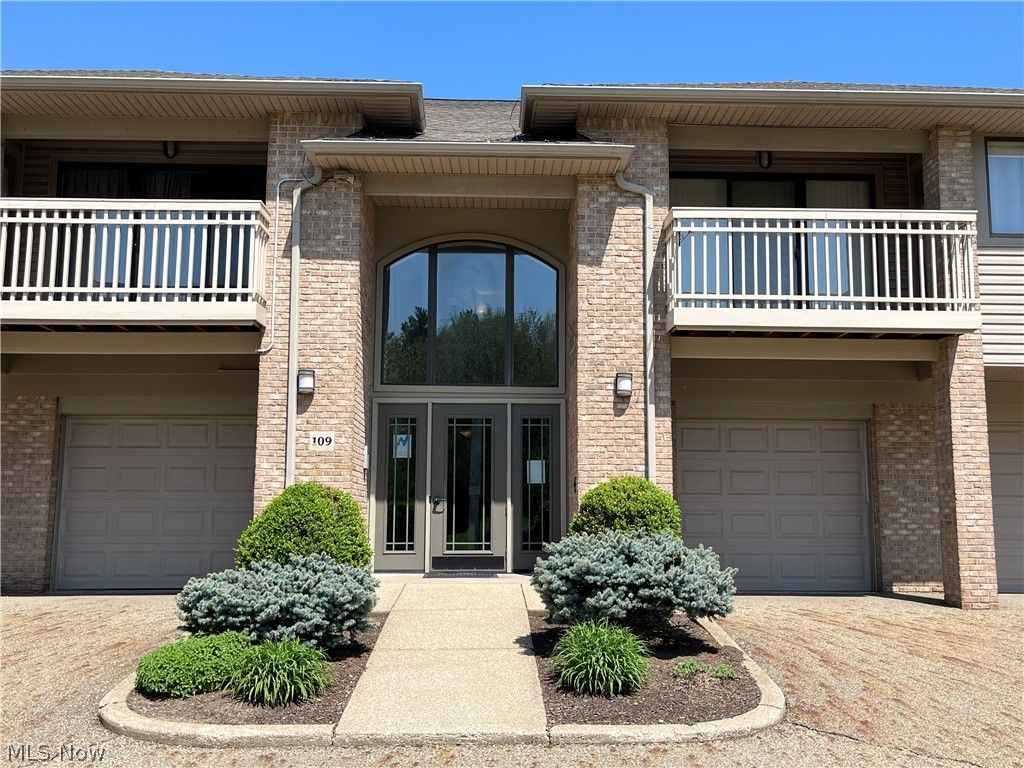 Photo of 3800 Rosemont Boulevard #109C, Fairlawn, OH 44333 (MLS # 5205749)
