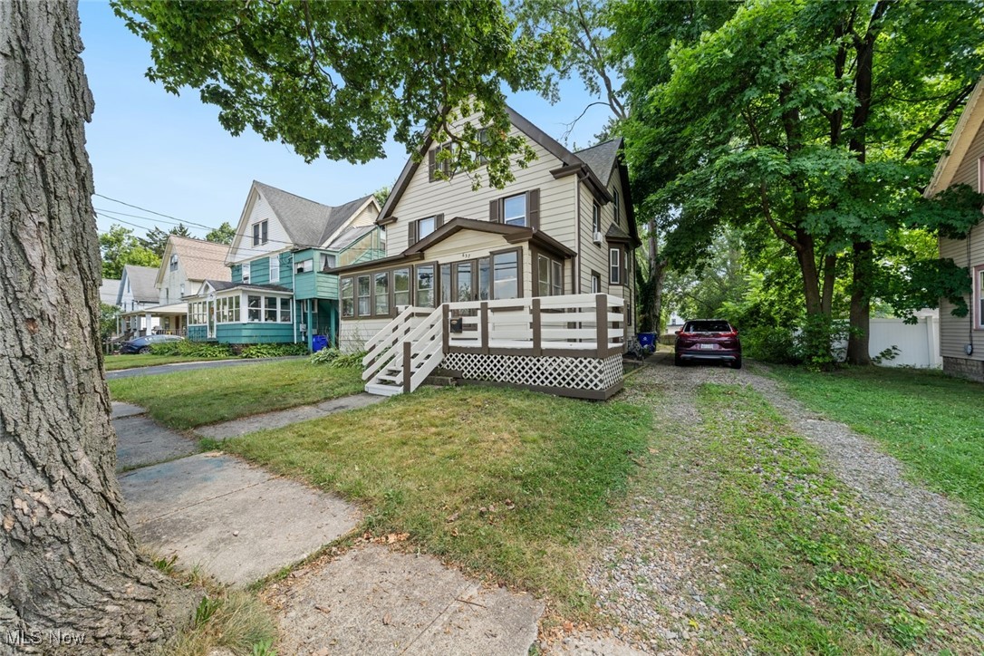 657 W Spruce Avenue