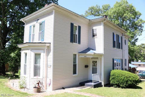 Homes For Sale - 1443 Pleasant Avenue<br/> Wellsburg, WV 26070