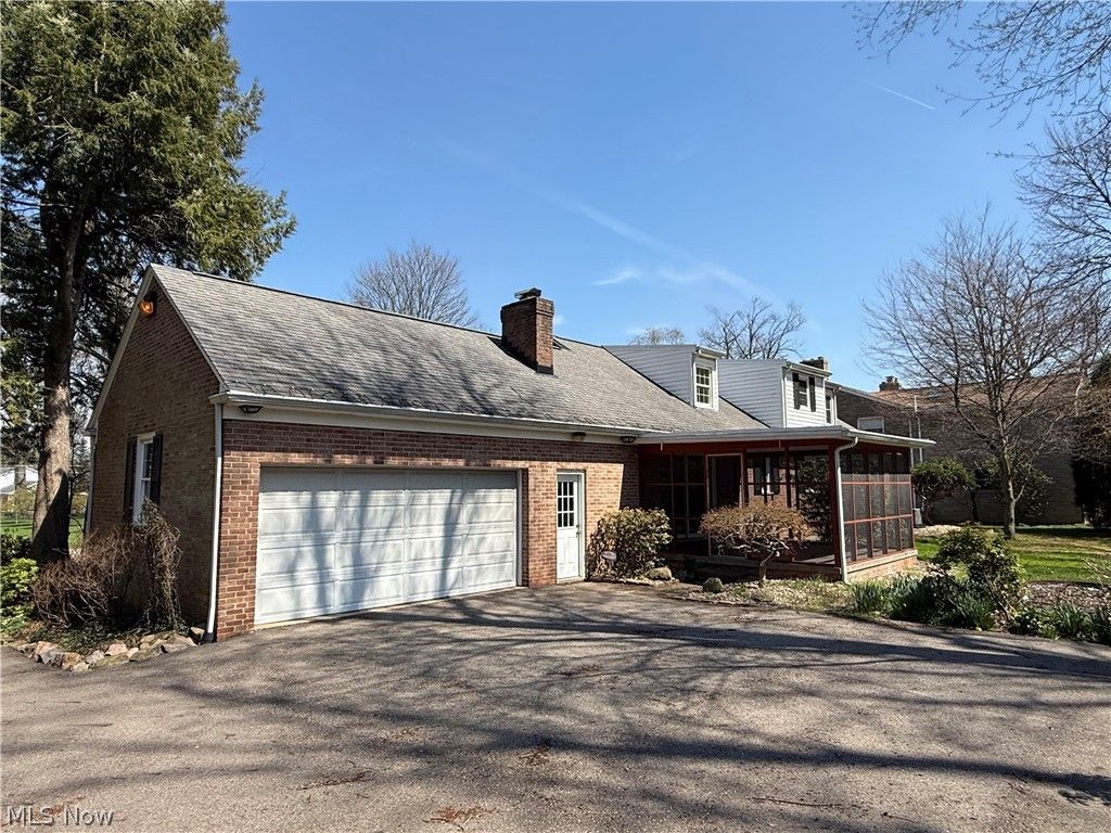 Photo of 1800 Amarillo Street NW, North Canton, OH 44720 (MLS # 5200627)