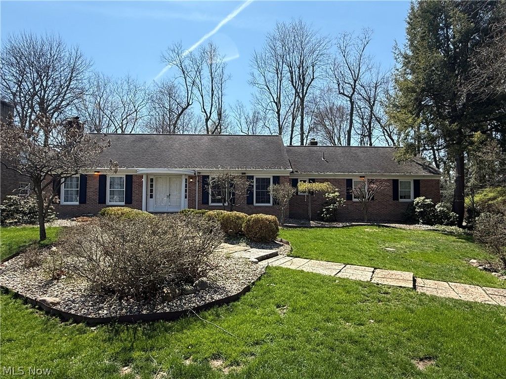 Photo of 1800 Amarillo Street NW, North Canton, OH 44720 (MLS # 5200627)