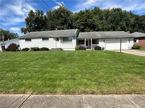 Homes For Sale - 3260 S Wendover Circle<br/> Youngstown, OH 44511