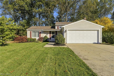 Photo of 26956 Oxford Park Lane, Olmsted Township, OH 44138 (MLS # 5255553)