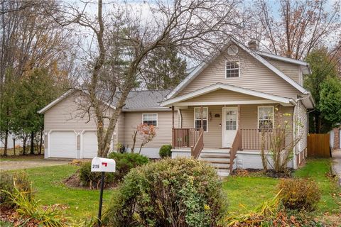 215 Jefferson Street, Lorain, OH 44052 - #: 5173547