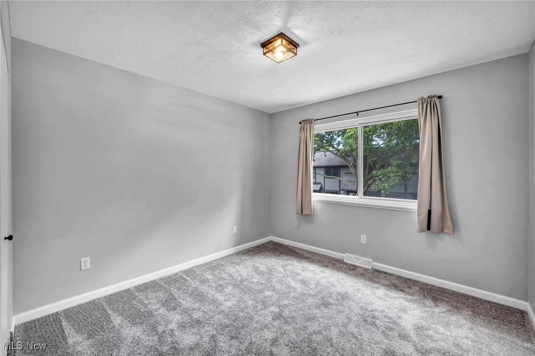 Willoughby, Ohio 44094, United States, 3 Bedrooms Bedrooms, ,2 BathroomsBathrooms,Residential,Contingent,203458