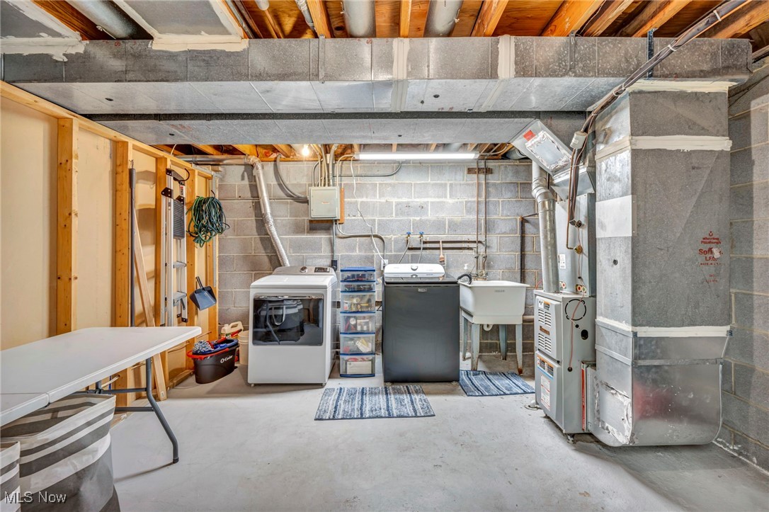 Willoughby, Ohio 44094, United States, 3 Bedrooms Bedrooms, ,2 BathroomsBathrooms,Residential,Contingent,203458