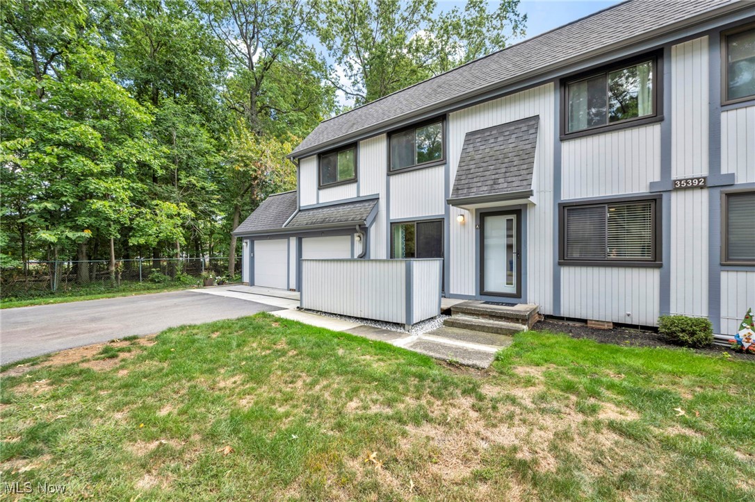 Willoughby, Ohio 44094, United States, 3 Bedrooms Bedrooms, ,2 BathroomsBathrooms,Residential,Contingent,203458