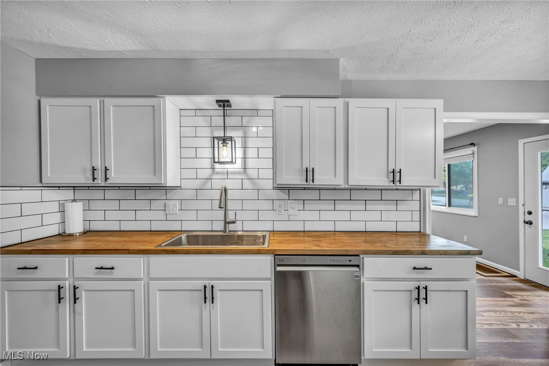 Willoughby, Ohio 44094, United States, 3 Bedrooms Bedrooms, ,2 BathroomsBathrooms,Residential,Contingent,203458