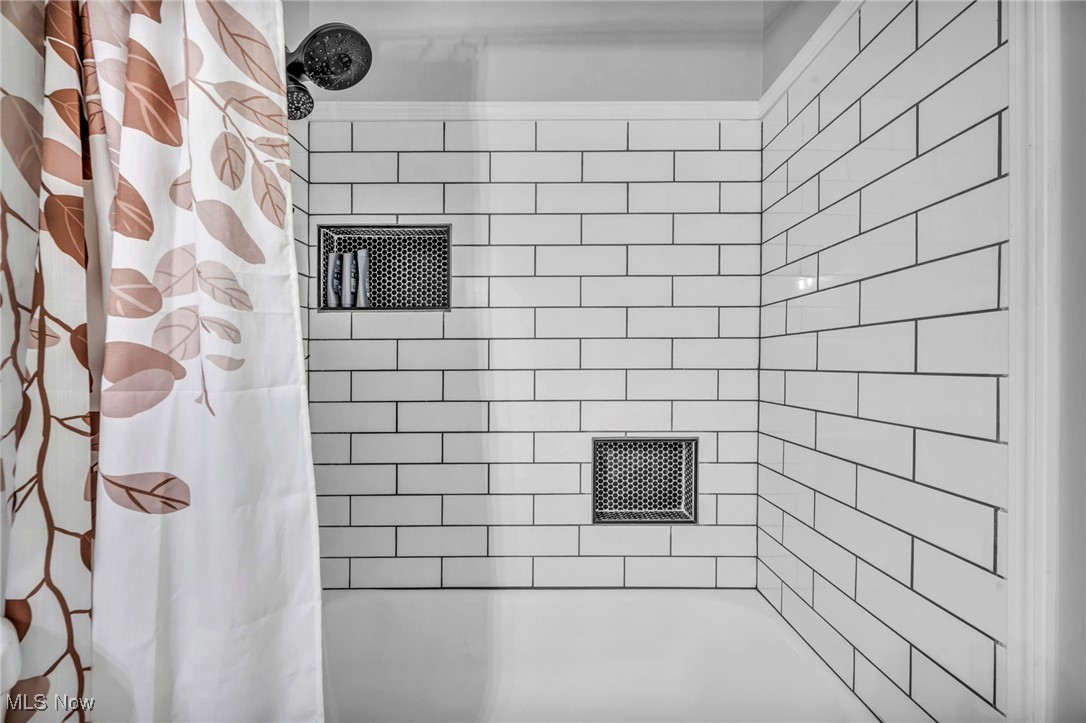 Willoughby, Ohio 44094, United States, 3 Bedrooms Bedrooms, ,2 BathroomsBathrooms,Residential,Contingent,203458