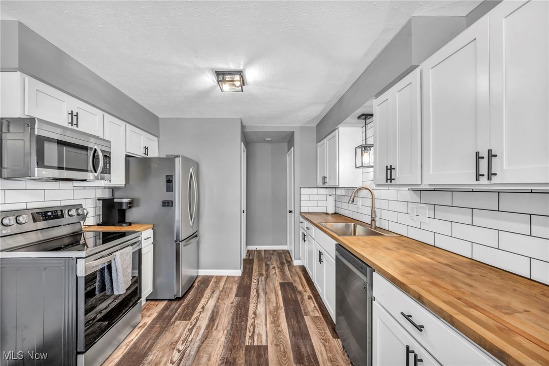 Willoughby, Ohio 44094, United States, 3 Bedrooms Bedrooms, ,2 BathroomsBathrooms,Residential,Contingent,203458