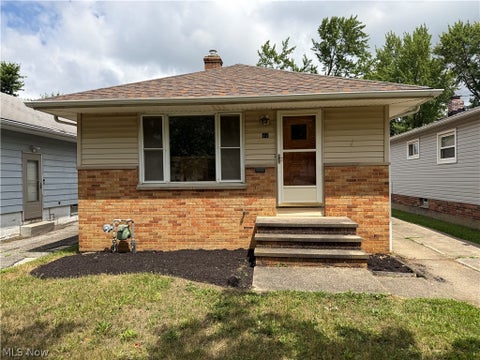 Homes For Sale - 77 William Street<br/> Cuyahoga County, Bedford, OH 44146