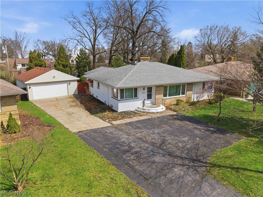 Photo of 11526 Lake Avenue, Cleveland, OH 44102 (MLS # 5198391)