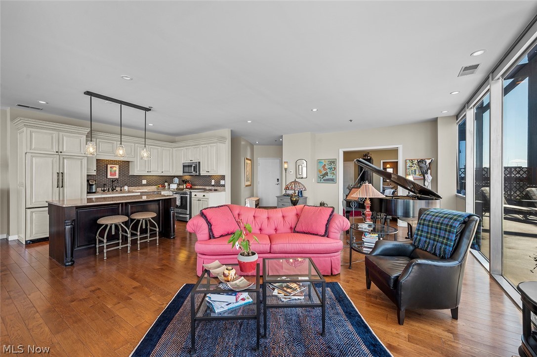 Pinnacle Condominium - Residential