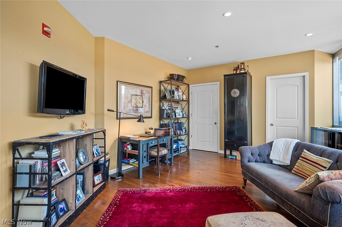 Pinnacle Condominium - Residential