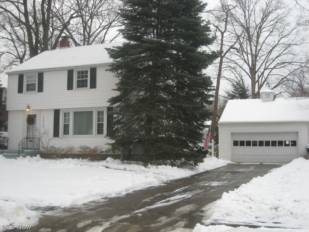 River Estates beauty! Move right into this updated 3 BR 2 bath colonial situated on 75 x 140 lot. Hardwood floors throughout and addition with newer bath and first floor laundry. Newly remodeled kitchen with granite countertops and ceramic flooring. Finished rec room with laminate flooring. Updated windows, too. Beautiful lot with gorgeous landscape and patio. Oversized 2 car garage. Walk to Waterworks.
