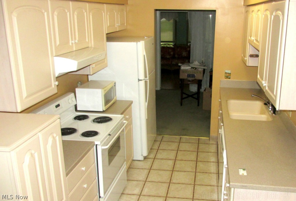 Country Scene Condo - Residential