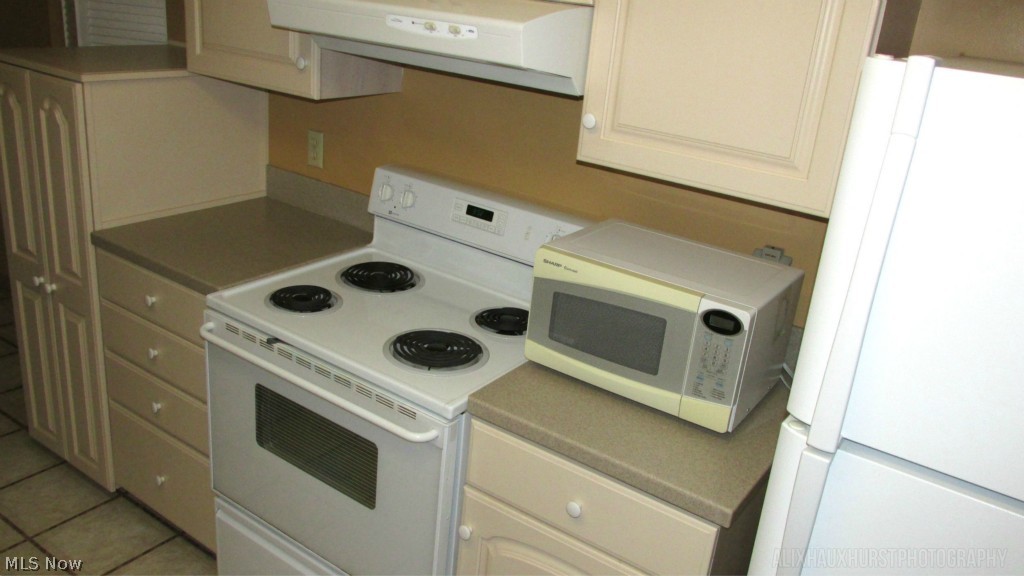 Country Scene Condo - Residential